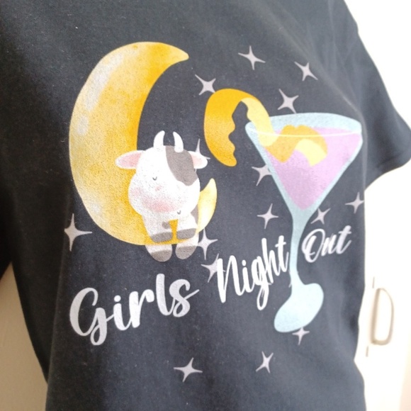GIRLS NIGHT OUT. Cute tee for the gal's night of partying with the girls. - Picture 3 of 12